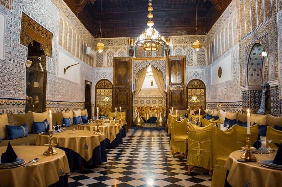Marrakech: Dinner Show at Dar Essalam Restaurant - Entering Dar Essalam in the Marrakech Medina
