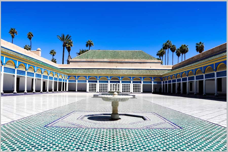 Marrakech: Guided City and Gardens Highlights Tour - Reading the energy of Jemaa el-Fnaa