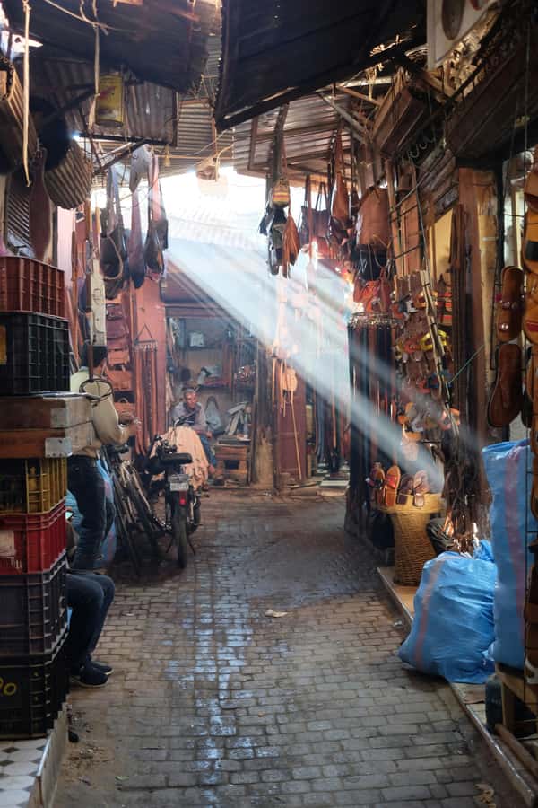 Marrakech: Guided City and Gardens Highlights Tour - Finding your way through the souks