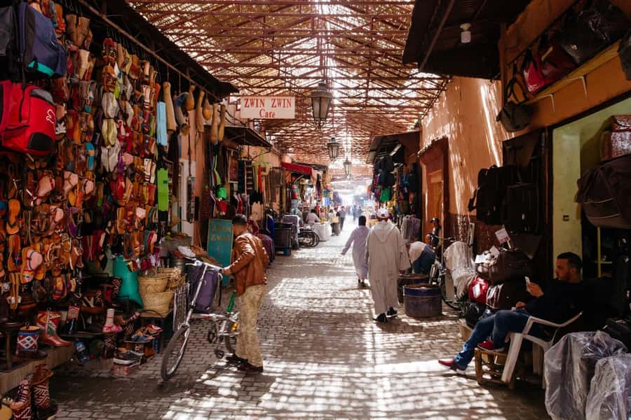 Marrakech: Guided City and Gardens Highlights Tour - Starting beneath the Koutoubia Mosque