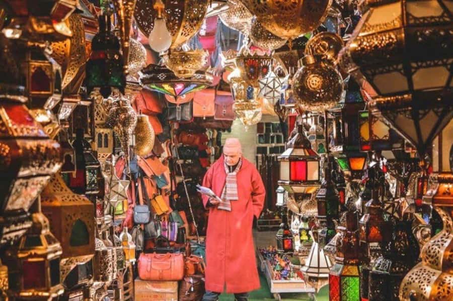 Marrakech: Hidden Souks Shopping Tour with Private Guide - Jemaa el-Fna and the first shopping lessons