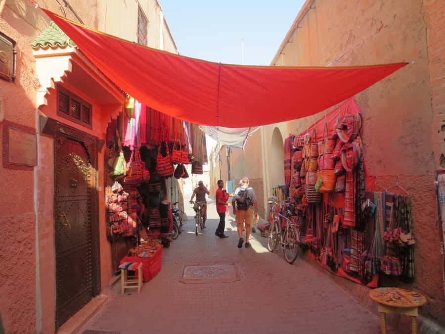 Marrakech: Historical Discovery Tour - The market and the art of looking without rushing