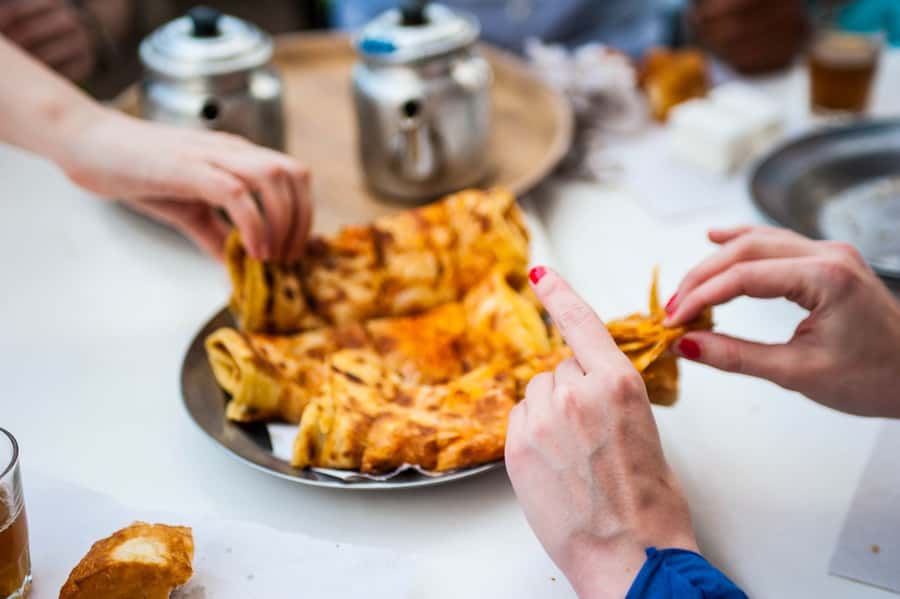 Marrakech: Jemma El Fnaa Food Tour with Dinner - What the guides add to the evening
