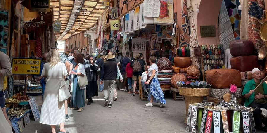Marrakech: Madrassa Ben Youssef, Secret Garden & Medina Tour - Meeting at Café de France in Djemaa El Fna