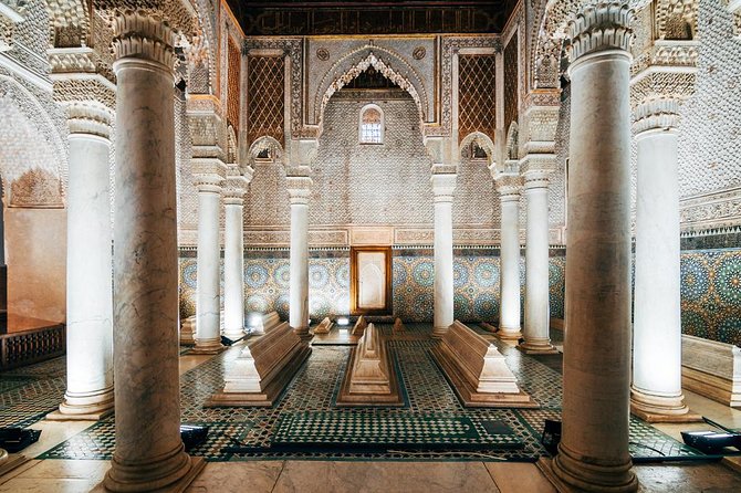 Marrakech: Private Guided Half-Day City Tour - Jemaa el-Fnaa and the sensory rush of the medina
