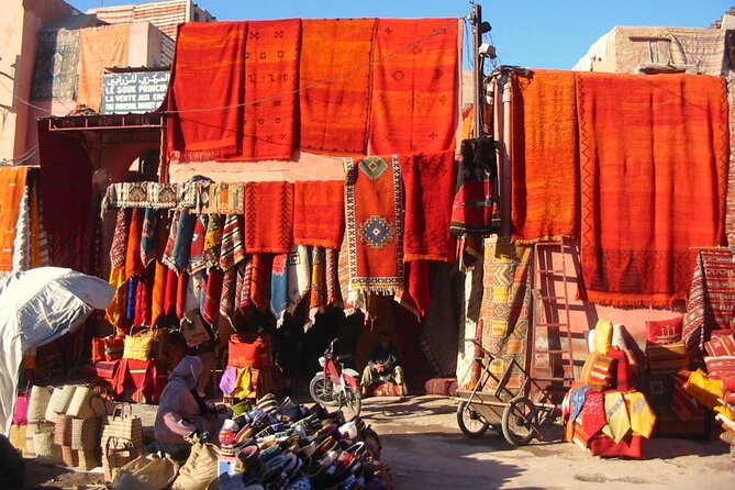 Marrakech: Private Souk Tour & Traditional Workshops - Souk des Dyeuriers and the color of local craft