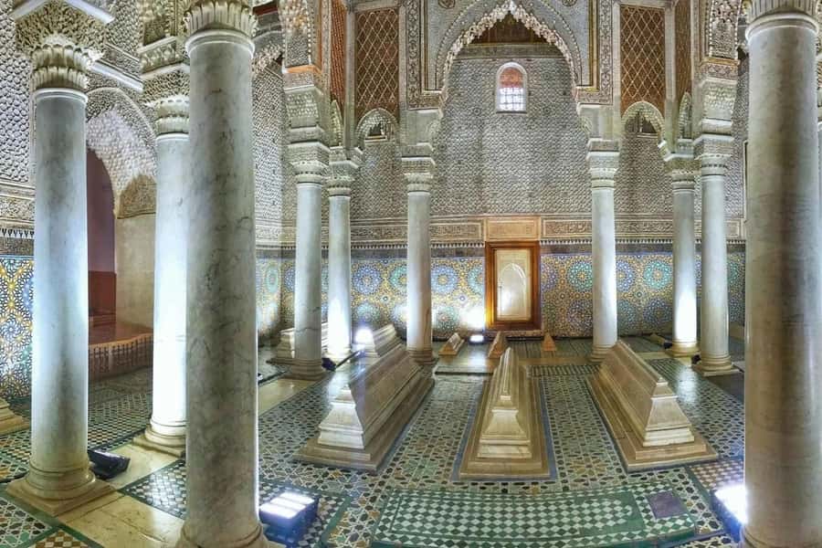 Marrakech: Saadian Tombs, Bahia Palace, Medina and Souk Tour - Key points at a glance