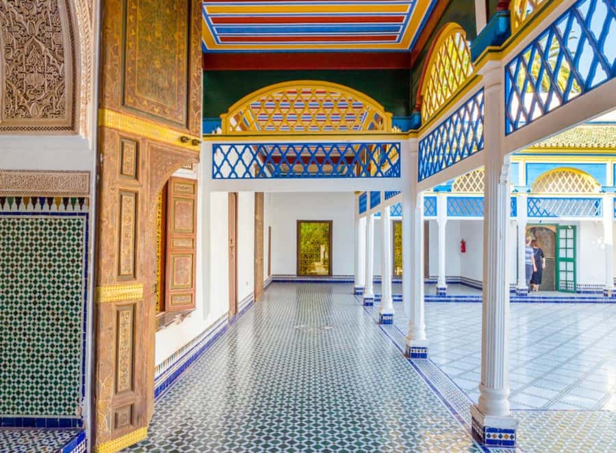 Marrakech: Saadian Tombs, Bahia Palace, Medina and Souk Tour - Pace, group size, and family suitability