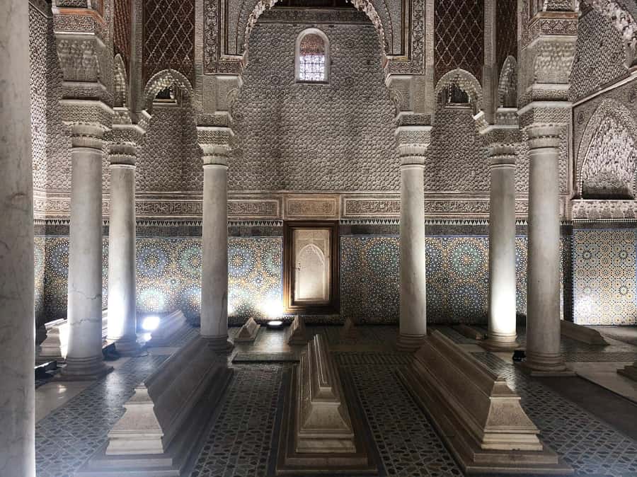 Marrakech: Saadian Tombs, Bahia Palace, Medina and Souk Tour - What makes the guiding valuable