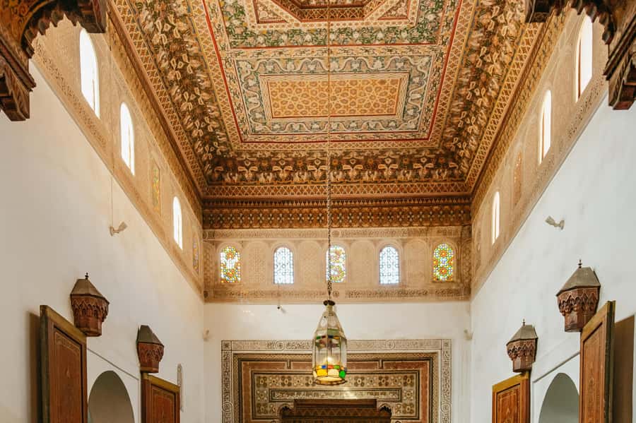 Marrakech: Saadian Tombs & Bahia Palace, Medina Guided Tour - The Saadian Tombs and the Queue Problem