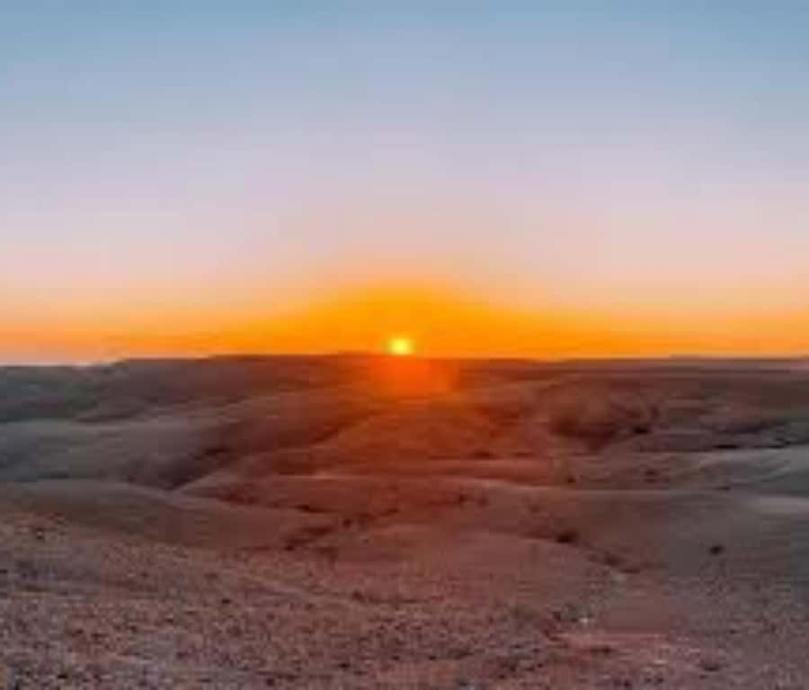 Marrakech: Sunrise Desert Tour with Camel Ride and Breakfast - Getting dressed in blue Touareg clothing