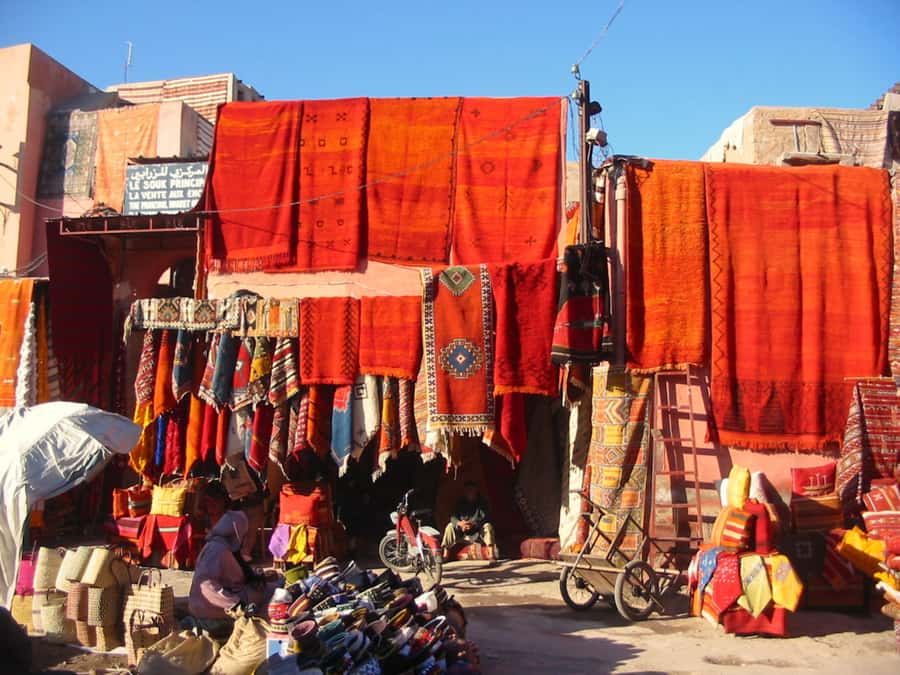 Marrakesh: Guided Souk Shopping Tour with a Local Guide - Meeting at Jemaa El Fna and Setting Off