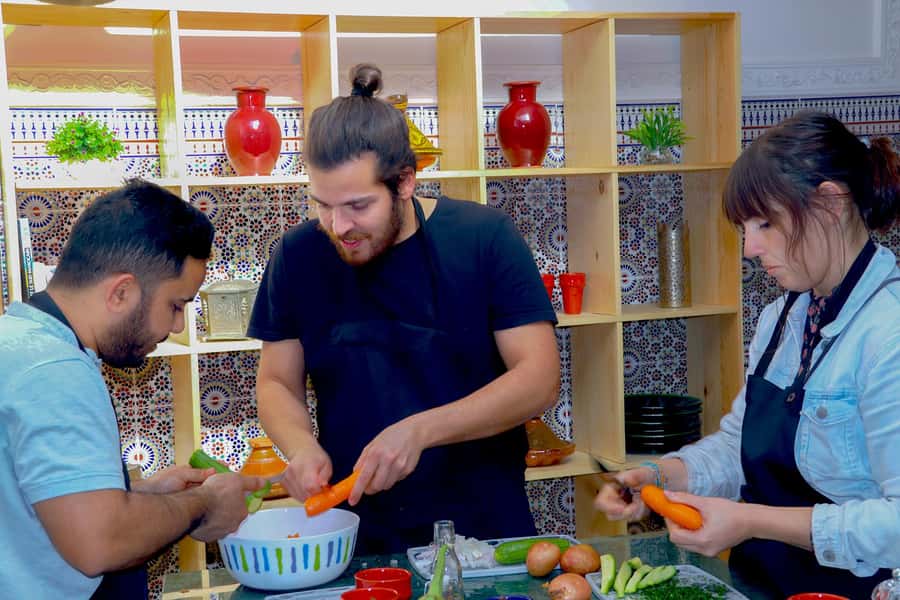 Marrakesh: Moroccan Dishes Cooking Class with a Local Chef - Language, group size, and pace