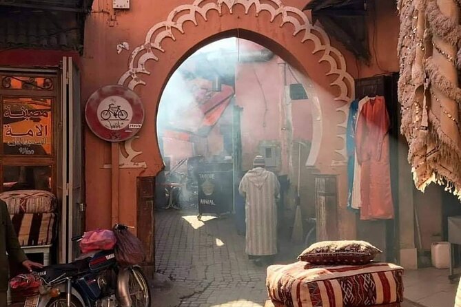 Medina of Marrakech Walking Tour - Bahia Palace and the risk of rushing