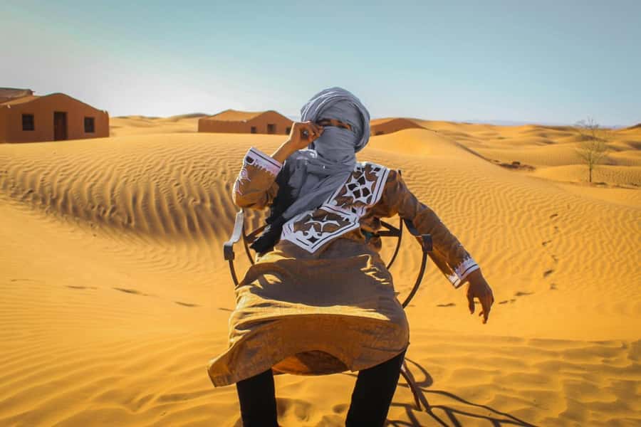 Merzouga 4x4 Desert Tours & Excursions - Meeting Berber nomads beside Erg Chebbi