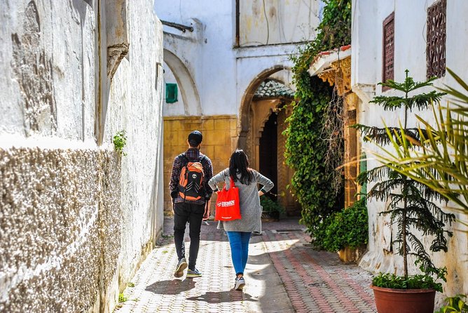 Morning Casablanca: The Medina and Beyond Cultural Walking Tour - Through the Old Medina’s Working Streets