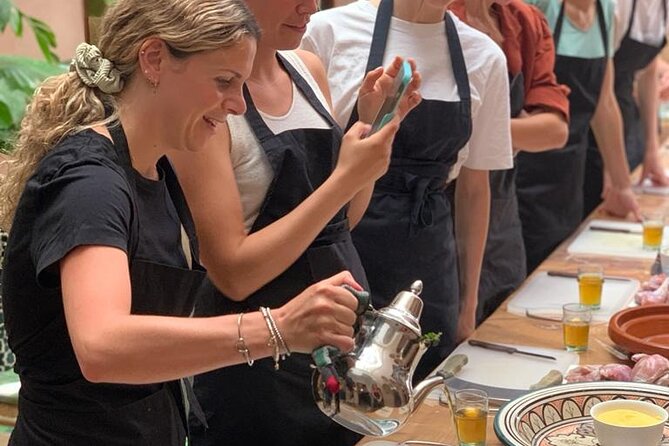 Moroccan cooking class with maket in the Medina of Marrakech - Starting with mint tea at Monriad