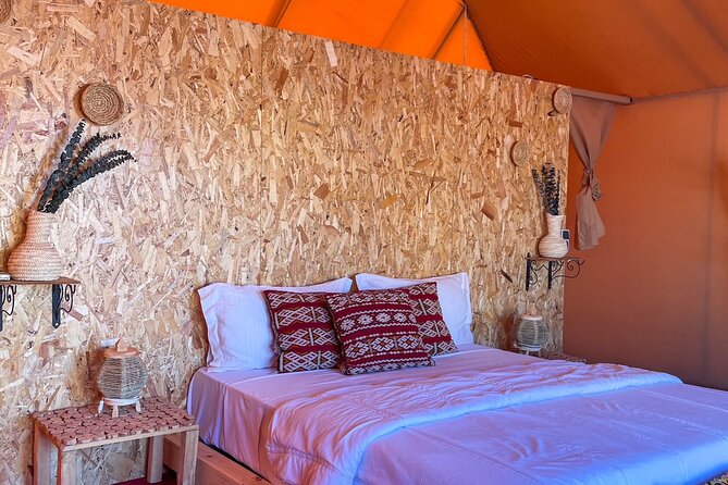 Overnight stay in the Agafay Desert, Deluxe Tent with Show and Swimming Pool - Pool Time With Atlas Mountain Views