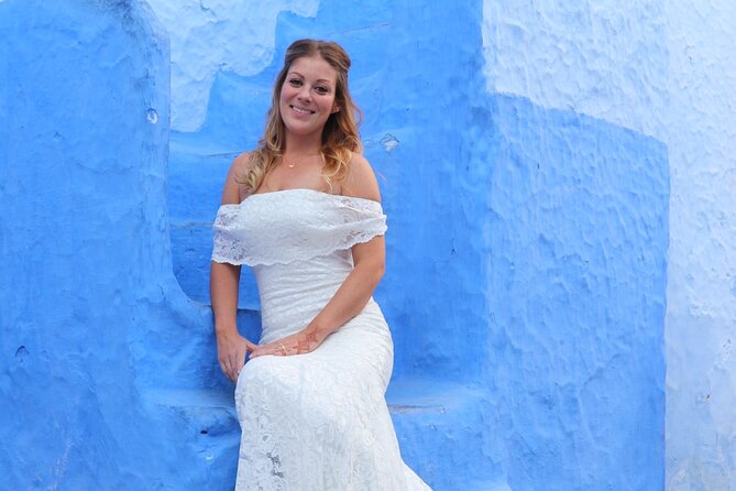 Photographer in Chefchaouen - Walking through the Chefchaouen medina