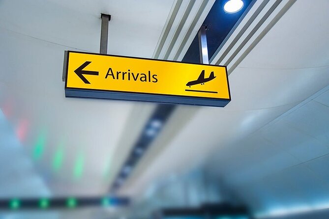 Private Arrival Transfer from Marrakech Airport - The private vehicle and the 30-minute drive