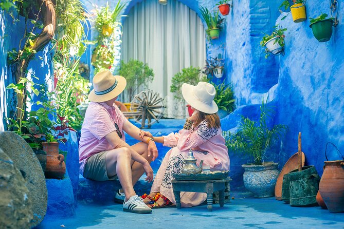 Private photo tour with a local pro photographer - A private photo session in Morocco’s Blue City