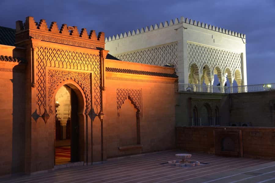 Rabat: Night Tour with traditional Moroccan Dinner - One useful hour in Rabat’s old market