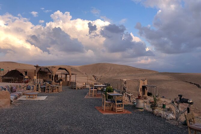 Sunset views with dinner show and came ride tour - The drive from Hotel Islane to the desert