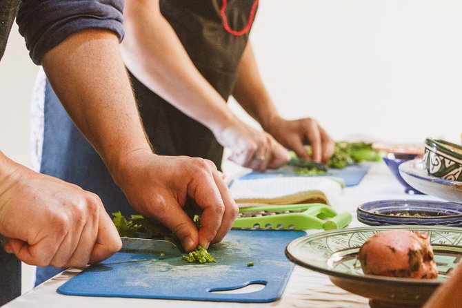 Vegetarian and vegan cooking class - Eating the Meal and Making Mint Tea